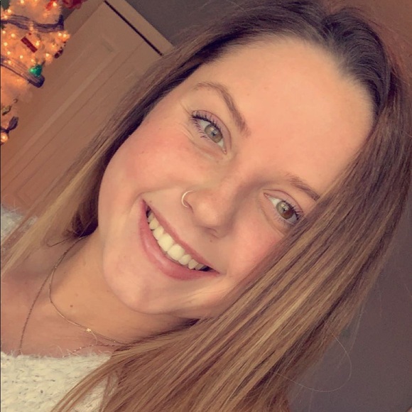 Meet your Posher, Hannah - Picture 1 of 1